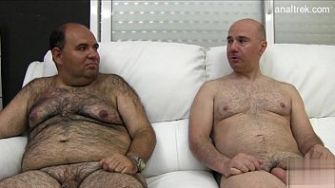 Волосатые извращенцы меняются дочерьми