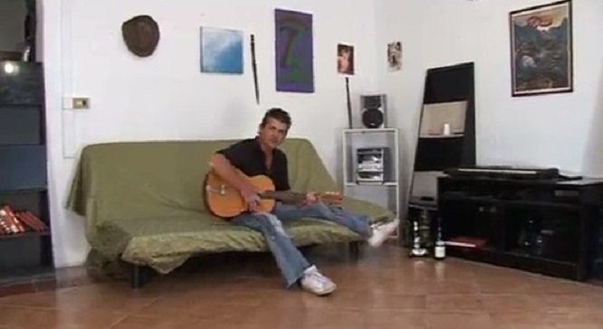 Бывшая жена изнасилована лоботрясом, за то что мешала играть на гитаре