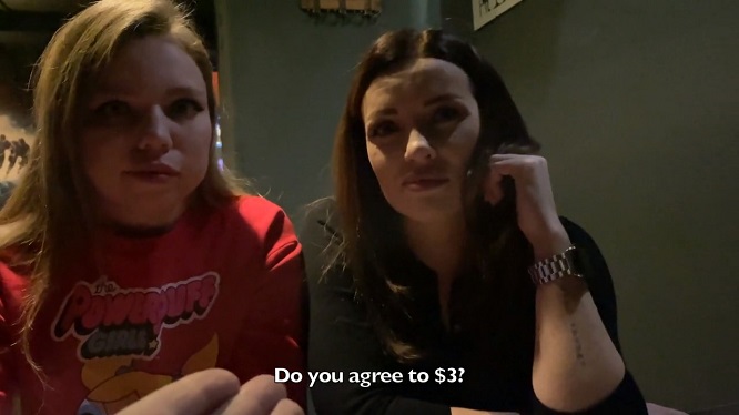 Пришлось ебать дурнушку хотя кормил обоих шлюх