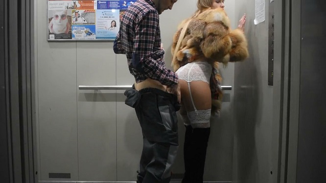 Наконец то присунул соседку хоть и в лифте