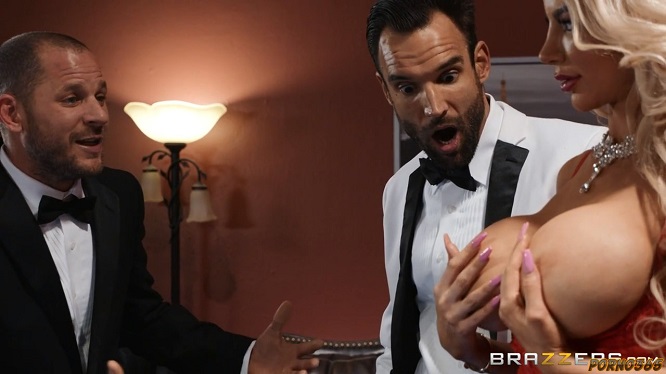 Красивую крупье выебали два игромана