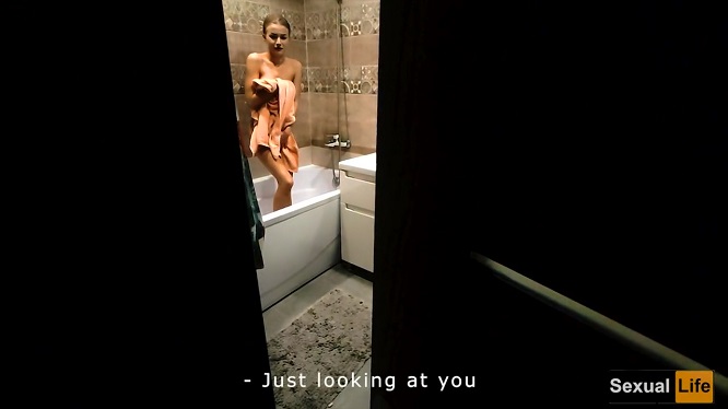 Пока дрочил на сестру едва не кончил